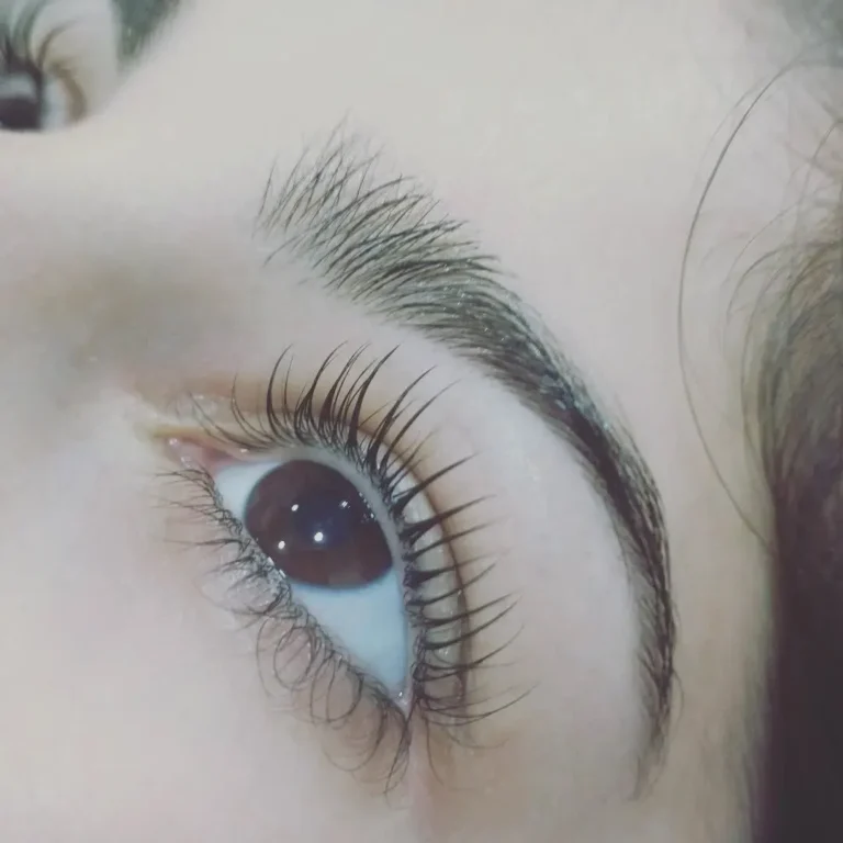 depilacion-de-cejas-salon-de-belleza-lorena